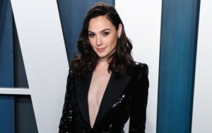 Gal Gadot Covers 'Imagine' in Sing-Along With Famous Friends in Self-Isolation 