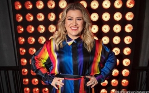 Kelly Clarkson Has 'No Pride or Shame' After Being Forced to Use Child's Potty During Self-Isolation