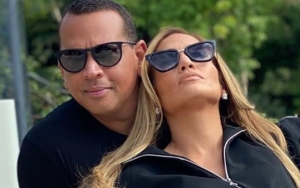 Jennifer Lopez Flaunts Baseball Skill on Alex Rodriguez's Virtual Baseball Clinic