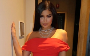 Kylie Jenner Trolled for Saying She's 'Natural' While Sporting Full Make Up