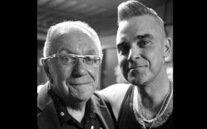 Robbie Williams Worries About Father's Parkinson's Diagnosis Amid Coronavirus Lockdown