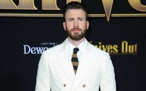 Chris Evans Admits Bad Reviews Used to Give Him On-Set Panic Attacks