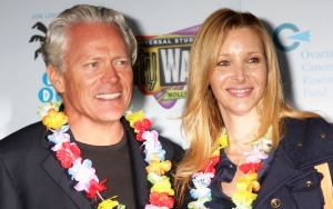 Lisa Kudrow Leaves Husband in Palm Springs Ahead of 25th Wedding Anniversary