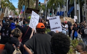 Celebrities Exposed for Sitting on Their Phones During Protest and Leaving Before the March Begins