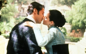 Keanu Reeves Praised by Winona Ryder for Refusing to Yell Insults at Her on 'Dracula' Set