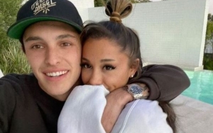 Ariana Grande Looks Bashful in First Selfie With Boyfriend Dalton Gomez