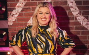 Kelly Clarkson Describes 2020 as 'Challenging, Overwhelming' Year After Divorce 