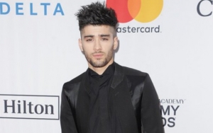 Zayn Malik Marks Social Media Return With Teary-Eyed Selfie