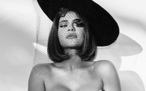 Kylie Jenner Breaks Internet With Topless Picture