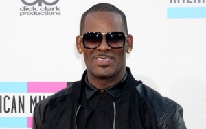 R. Kelly Attacked by Fellow Inmate While He's Asleep, Nearly Stabbed With a Pen
