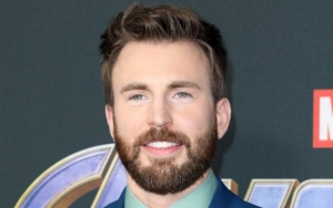 Chris Evans Has Swift Response to Nude Photo Blunder