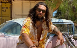 Shirtless Jason Momoa Stranded in the Desert as His Car's 'Broken Down'