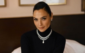 Gal Gadot Calls End to Teenage Marriage With Selfie for Vow for Girls Campaign