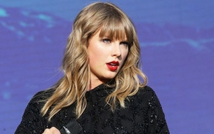Taylor Swift Donates to Fan's Local Food Bank After Admiring Her Christmas Light Show 