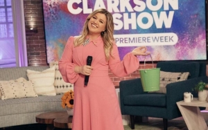 Kelly Clarkson Limping With Injured Knee as She Opens Her Show After Taking a Tumble in High Heels
