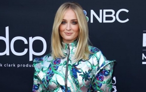 Sophie Turner Takes a Dig at Anti-Maskers