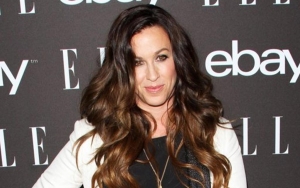Alanis Morissette's Mood Gets Dark Whenever She Plays Christmas Carols