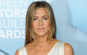 Jennifer Aniston Sparks Online Debate Over COVID-Themed Christmas Ornament