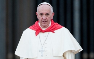 Pope Francis Ditches New Year's Services Due to Back Pain