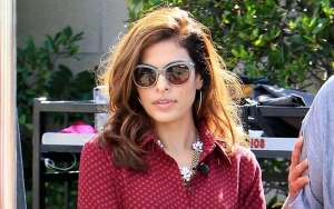 Eva Mendes Insists She 'Never Denied Plastic Surgery' 