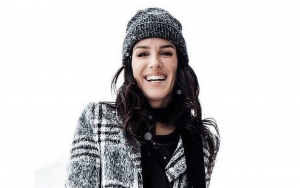Shenae Grimes Bares Baby Bump as She's Pregnant With Baby No. 2