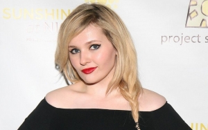 Abigail Breslin's Father Dies After Being Hospitalized With Covid-19 for Over Two Weeks