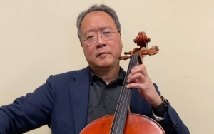 Yo-Yo Ma Delivers Surprise Performance at COVID-19 Vaccine Center