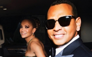 Jennifer Lopez Ditches Engagement Ring a Month After Being Hit With Alex Rodriguez Split Rumors