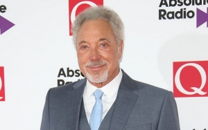 Tom Jones Had to Be Rescued by Cops From Screaming Fans After 'It's Not Unusual' Release