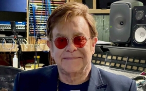 Elton John Invites Fans to His Virtual Oscars Viewing Party