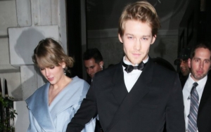 Joe Alwyn Collects His First Grammy for Contribution to Taylor Swift's 'Folklore'
