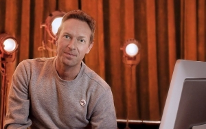 Chris Martin Gives Virtual Music Lesson to Teenage Students
