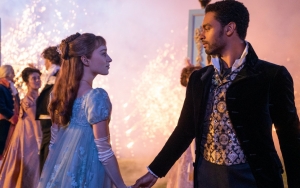 Phoebe Dynevor Describes Rege-Jean Page's 'Bridgerton' Exit as 'a Spanner'