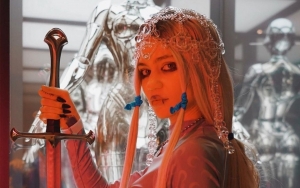 Grimes Working on Lesbian 'Space Opera' Album