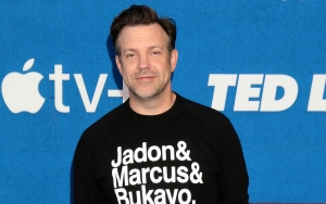 Jason Sudeikis Dons 'Jadon Marcus Bukayo' T-Shirt to Support Black Soccer Stars Over Racist Abuse