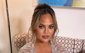 Chrissy Teigen Denies Claims She Deleted Negative Comments on Her Social Media