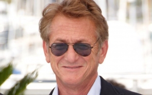 Sean Penn Likens Not Getting Vaccinated to 'Pointing Gun' in Others' Faces