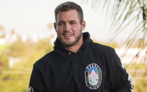 Colton Underwood Caught Kissing New Rumored Boyfriend in Hawaii