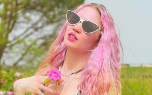 Grimes Suffers 'Really Bad' Mental Health Issues as People Bash Her Look 