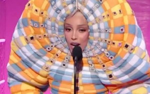 Doja Cat's 'Worm' Outfit at 2021 MTV VMAs Becomes Twitter Meme