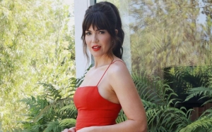 Mandy Moore 'Naked' and Eating Pizza in Candid Look Post-2021 Emmys