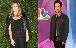 Jennifer Aniston Details 'Really Funny' Texts She Gets Amid David Schwimmer Dating Rumors