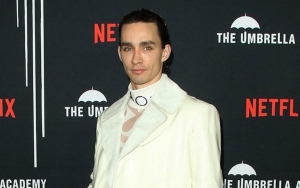 Robert Sheehan Has Experimented With Other Men to See If He's Gay or Bisexual
