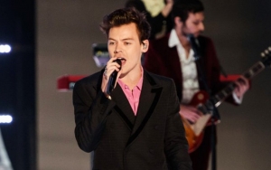 Harry Styles Helps Young Fan Come Out to Her Mother