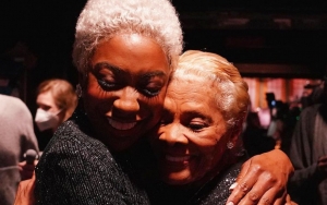 Dionne Warwick Hugs It Out With Her Impersonator on 'Saturday Night Live'