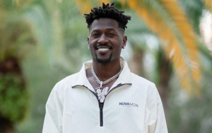 Tampa Bay Buccaneers Insist Antonio Brown's Vaccination Card Is Real and 'Reviewed'