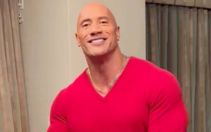 Dwayne Johnson Thrills Tourists on Thanksgiving as He Pulls Up Alongside Their Bus 