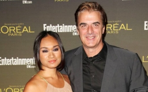 Chris Noth's Wife Spotted Without Wedding Ring Amid Rape Allegations Against Him