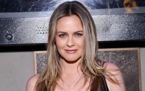 Alicia Silverstone Flips Off Body-Shamers: 'I Think I Look Good' 