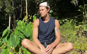 Shawn Mendes Seen Getting Close to Sexy Yogi in Bizarre Beach Ritual